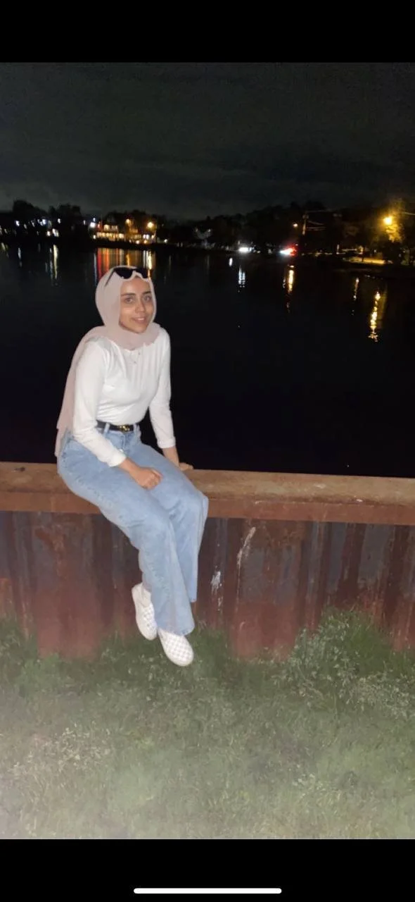 Hijabi slut flashes boobs main image