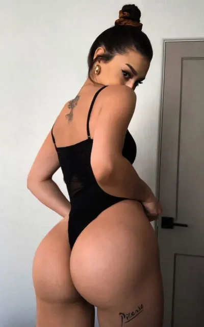 Amber Guianna. Modelo Delgada de Enormes Bubis 🤤😋 cover image