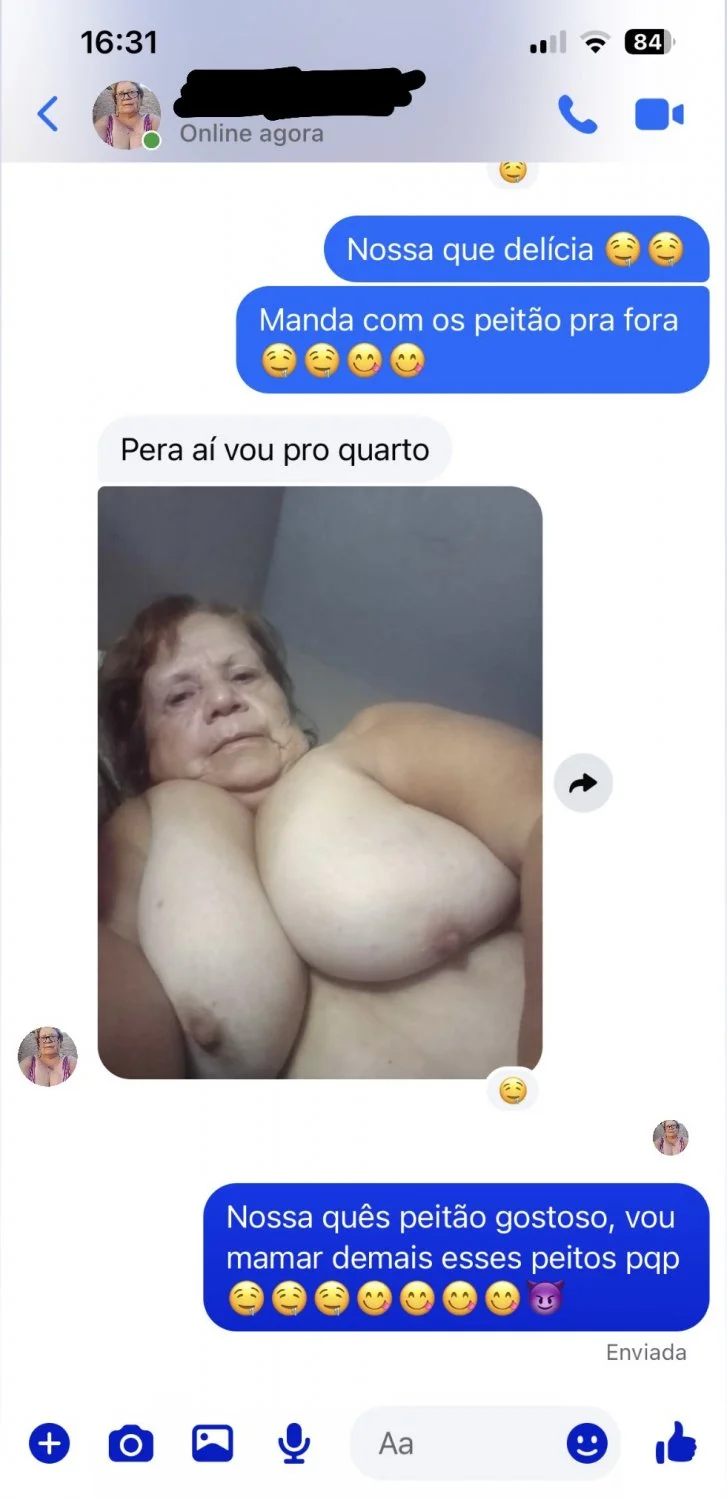 Negão marcando pra meter com vovô casada, piru vai entrar com raiva 🤬 👵🏻😈😈 image 4