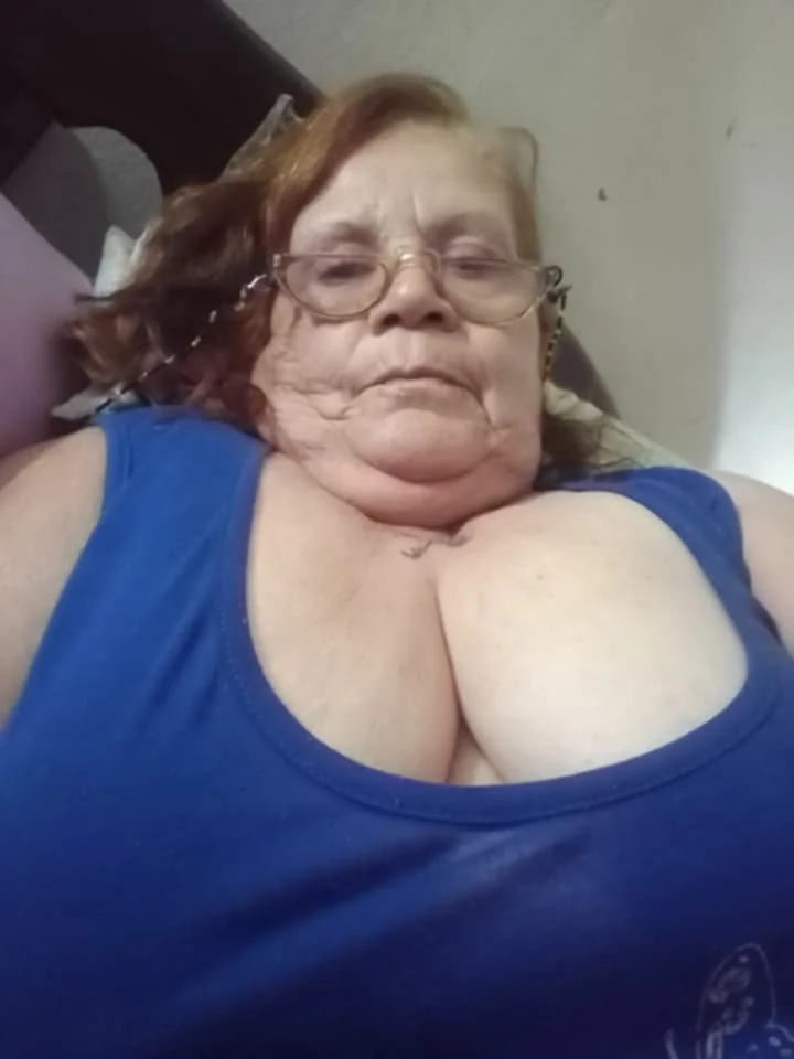 Negão marcando pra meter com vovô casada, piru vai entrar com raiva 🤬 👵🏻😈😈 image 6
