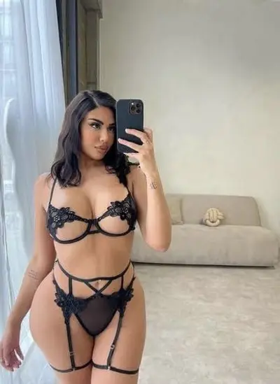 British Persian baddie Mandi🍑😍 cover image