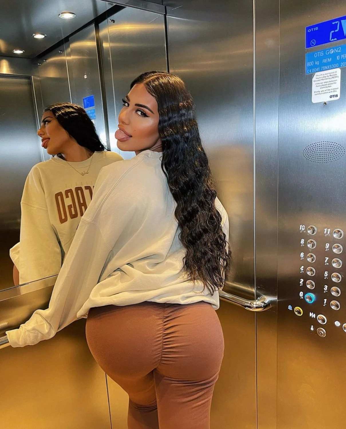 British Persian baddie Mandi🍑😍 image 9