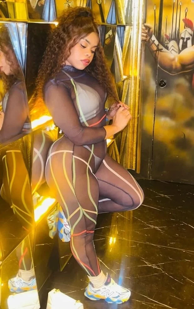 Ebony dominican image 3