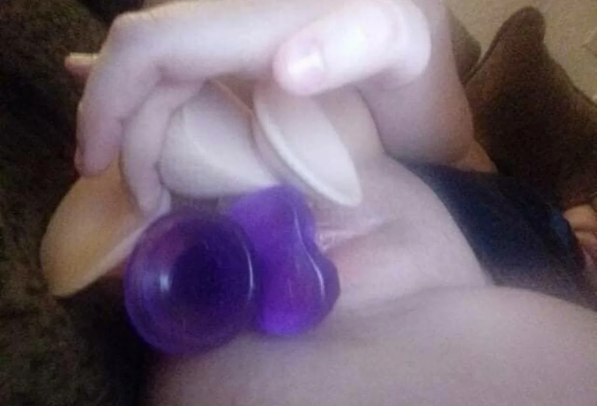 Big tit bimbo Nikki image 2