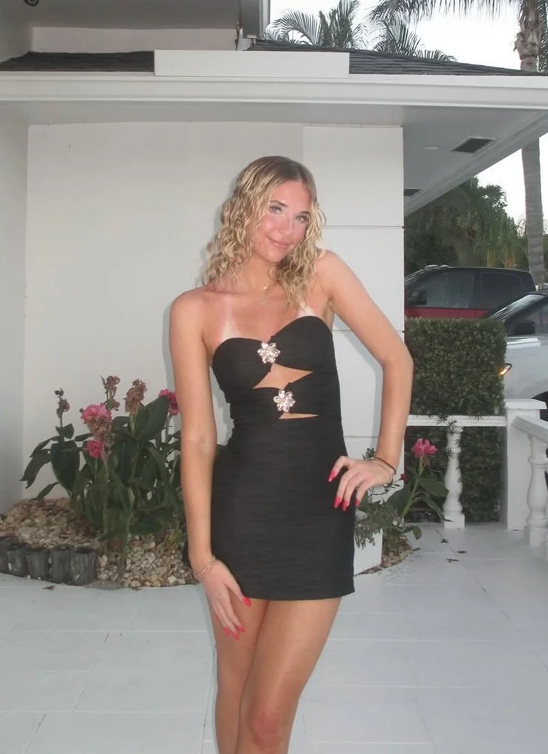 My slutty snowbunny irl wants people to jerk off to her! image 3