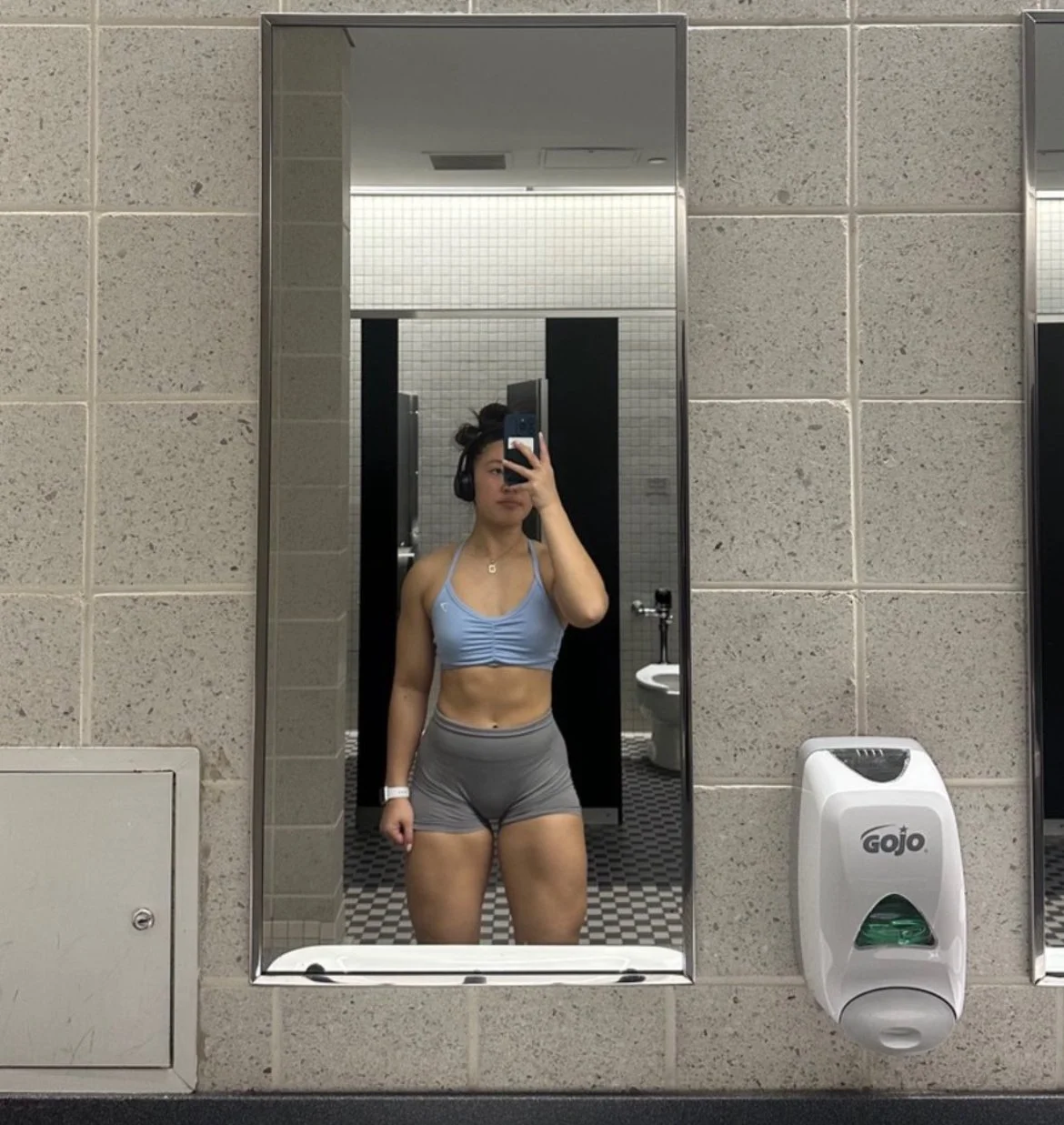 Asian gym baddie has great physique image 11