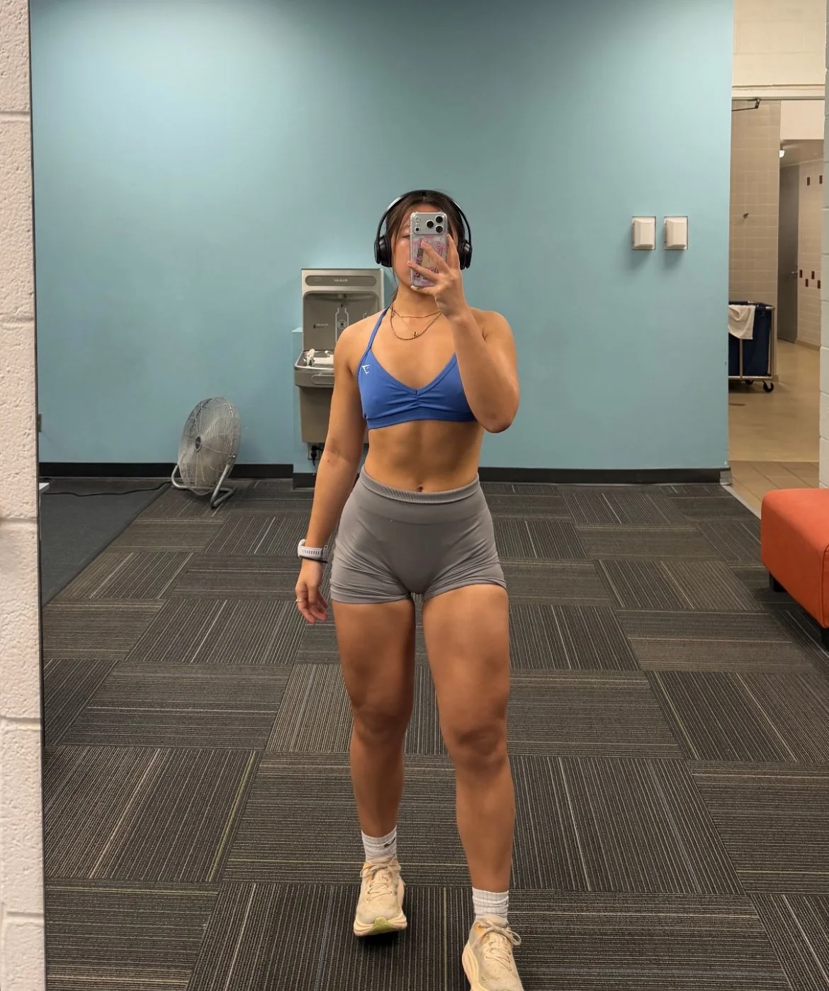 Asian gym baddie has great physique image 15