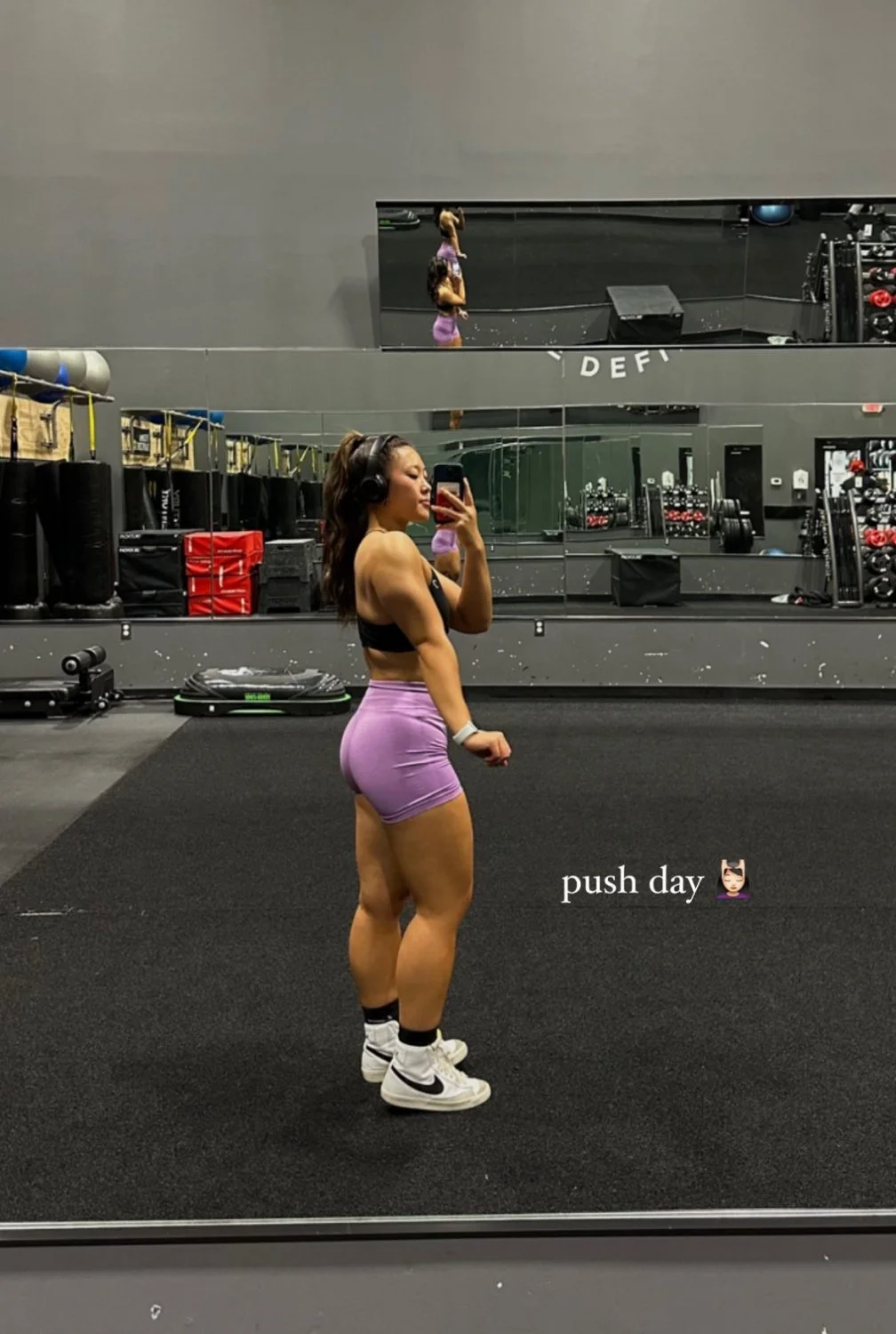 Asian gym baddie has great physique image 20