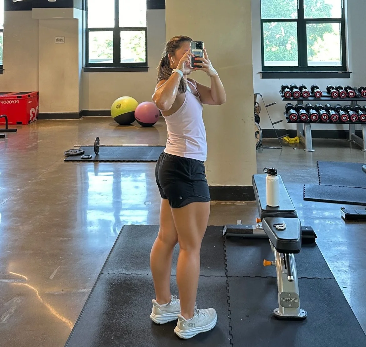 Asian gym baddie has great physique image 29