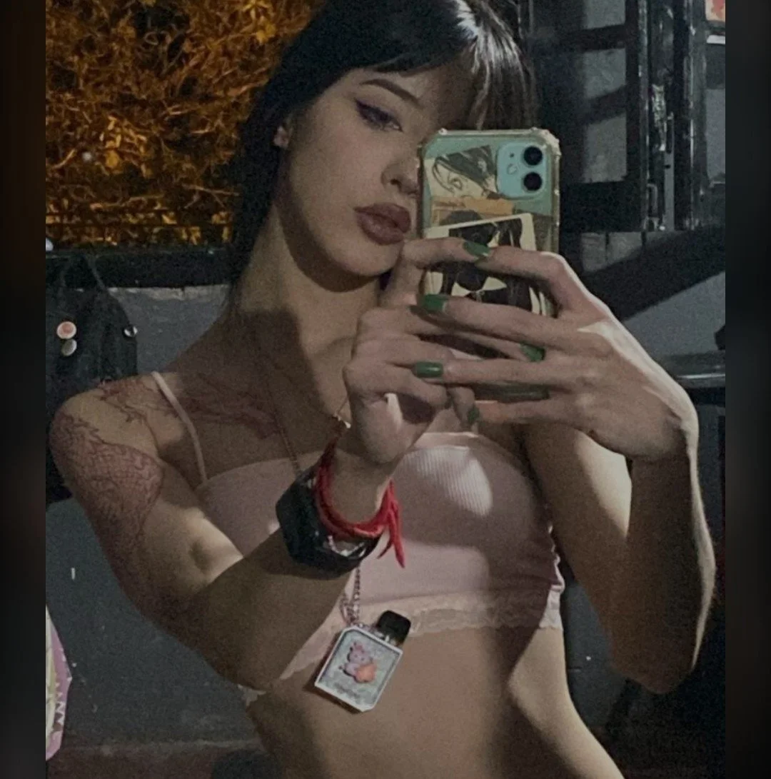 Novinha gotica magrinha safada vazada caiu na net dando a bucetinha novos videos amador ninfeta main image