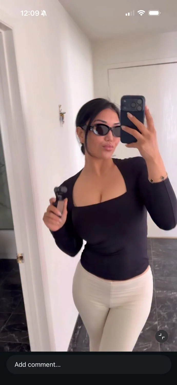 Asian Cleavage image 19