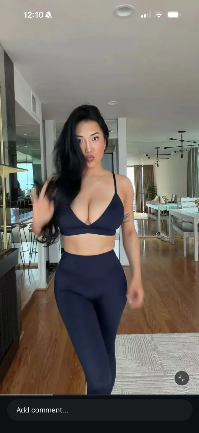 Asian Cleavage image 22