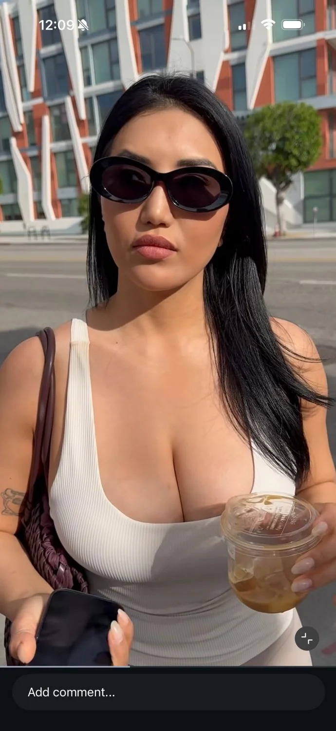 Asian Cleavage image 39