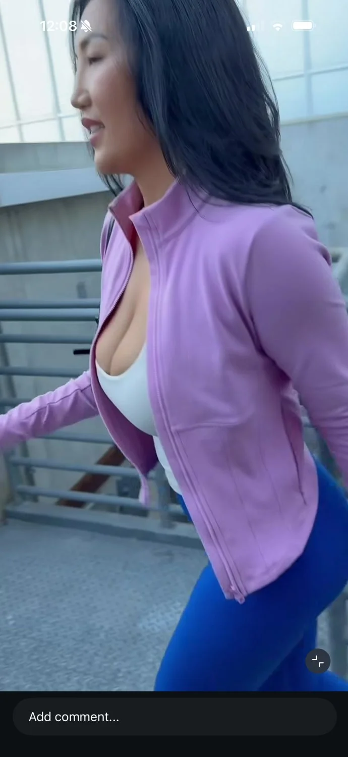 Asian Cleavage image 46