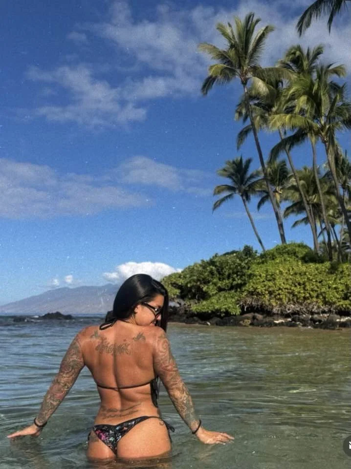 Sexy slut wife from a Hawaiian couple image 3