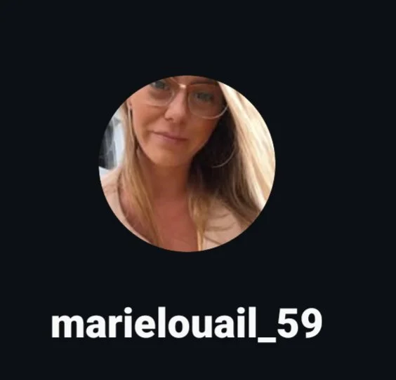 Cette coquine sur insta adore s'exhiber image 12