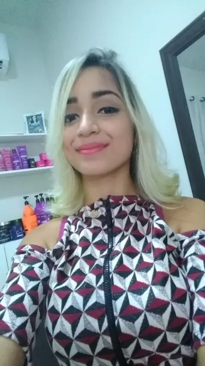 loirinha dando pro chefe pra subir de cargo cover image