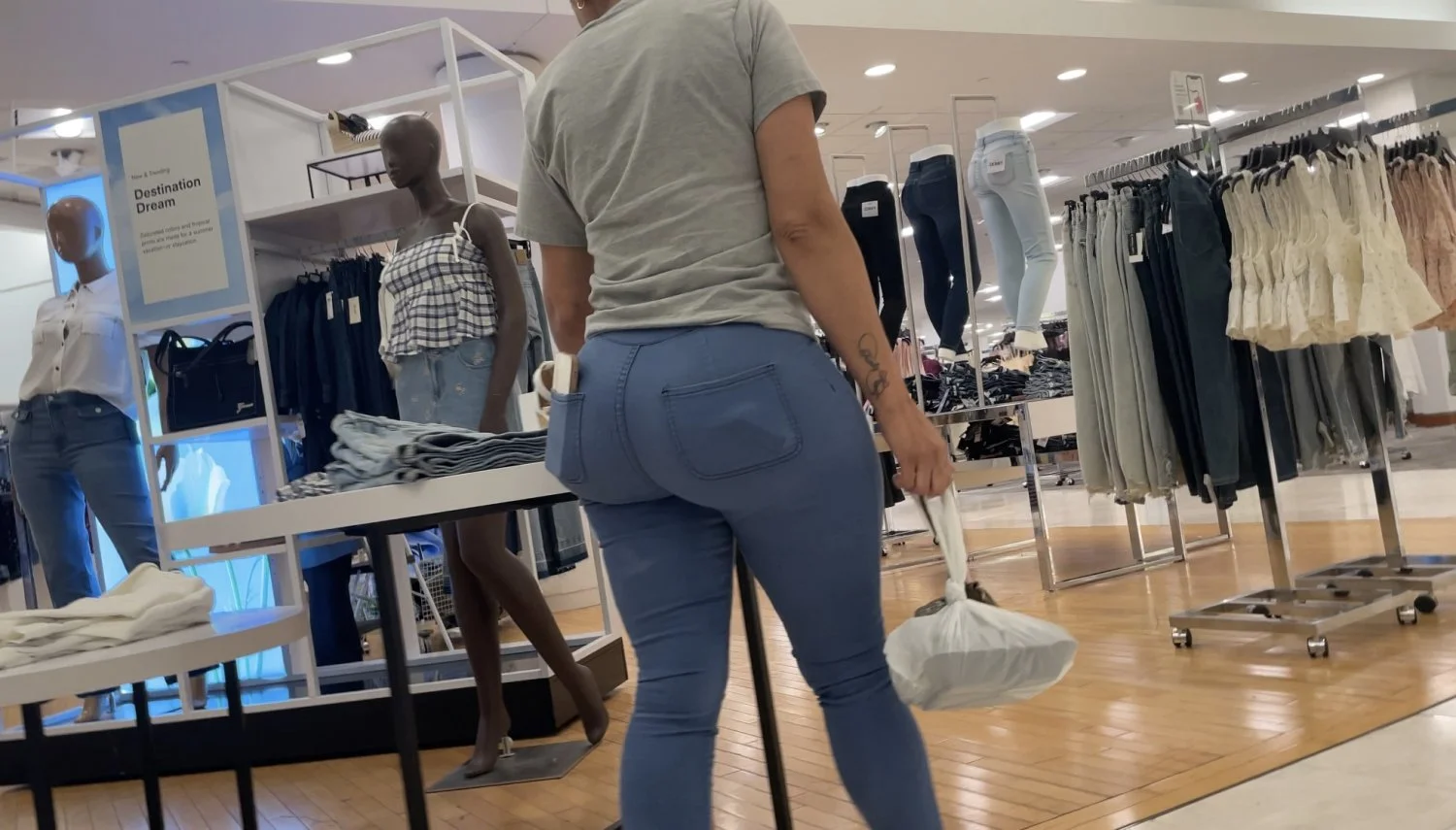 Thick Bubble Booty in jeans Iran Slut Stalk image 2