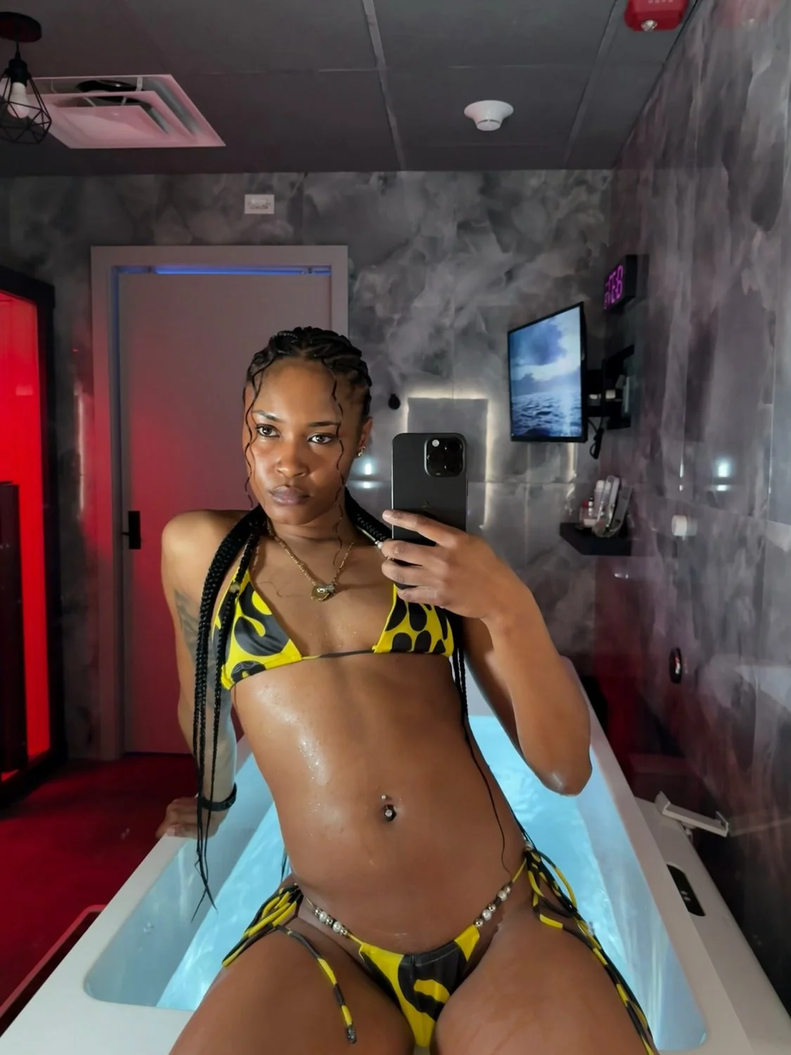Monae main image
