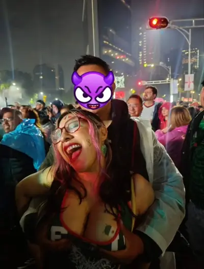 Chichis y culo pa la banda de buenima mexicana en festejos del Mundial cover image