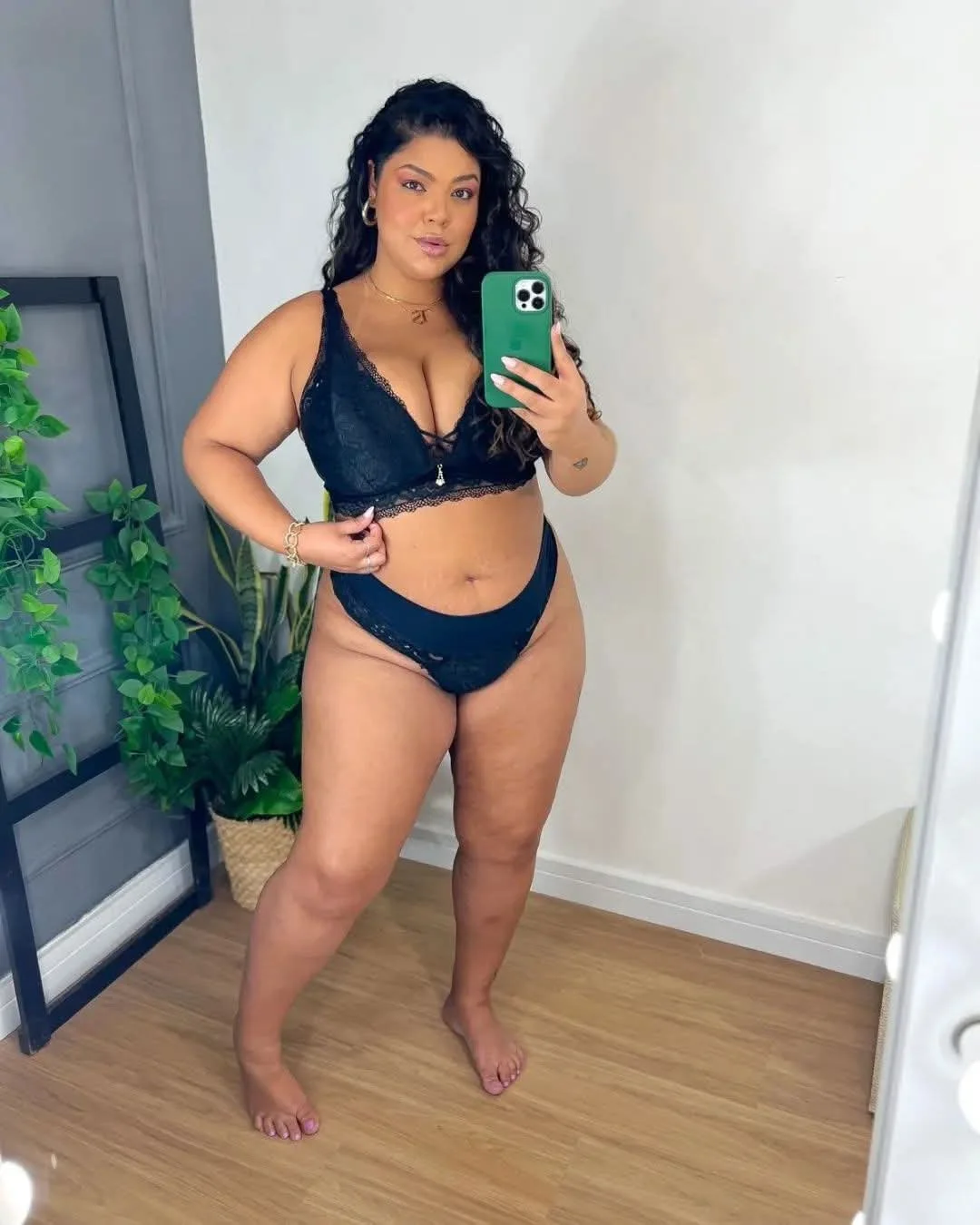 Gordinhas sem vergonha de lingerie image 9