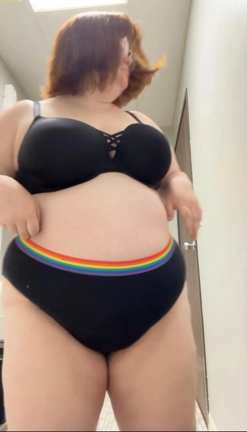 Midwest BBW addicted to flashing her plump body in public restrooms image 3