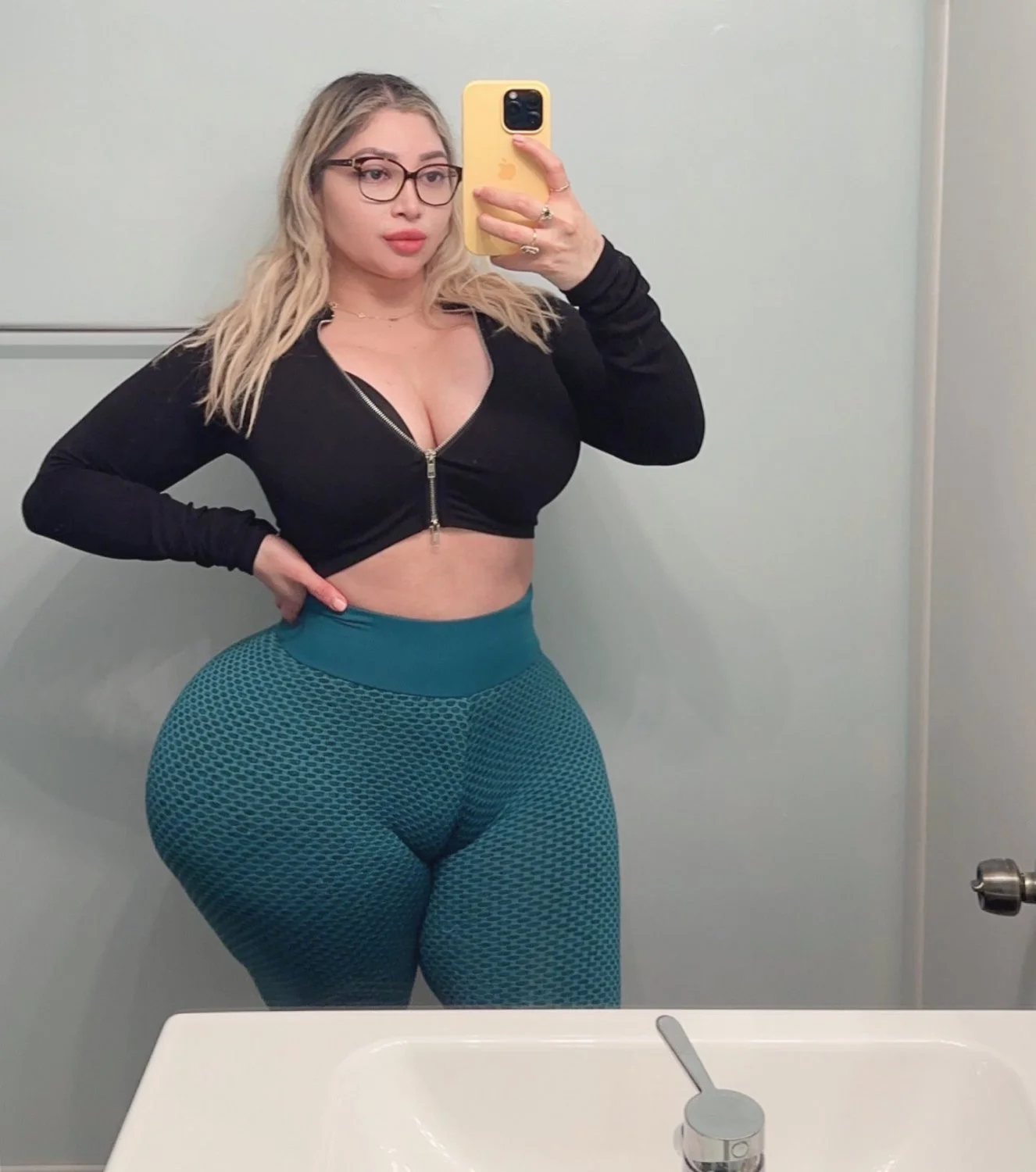 Mega hips image 10