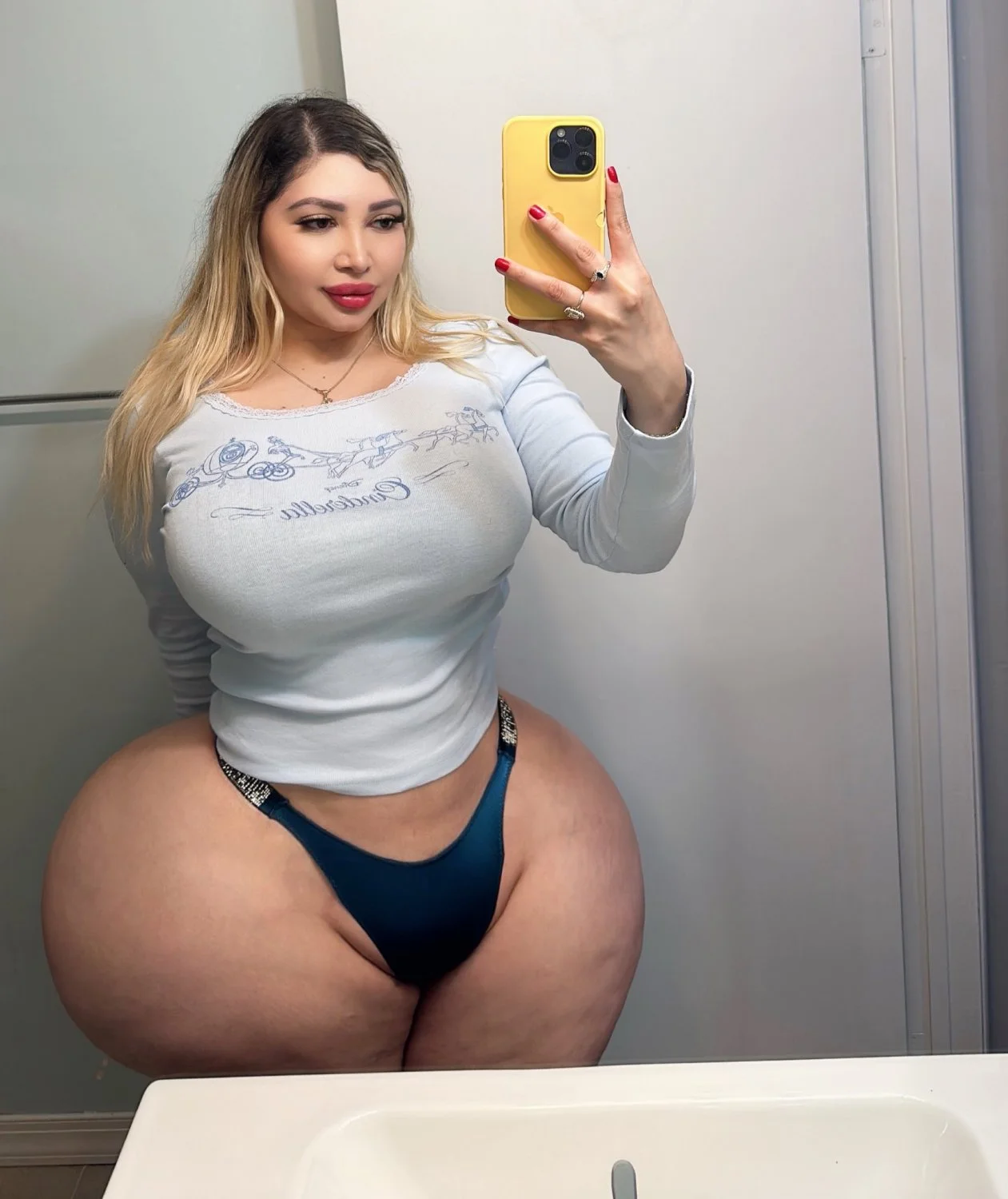 Mega hips image 20