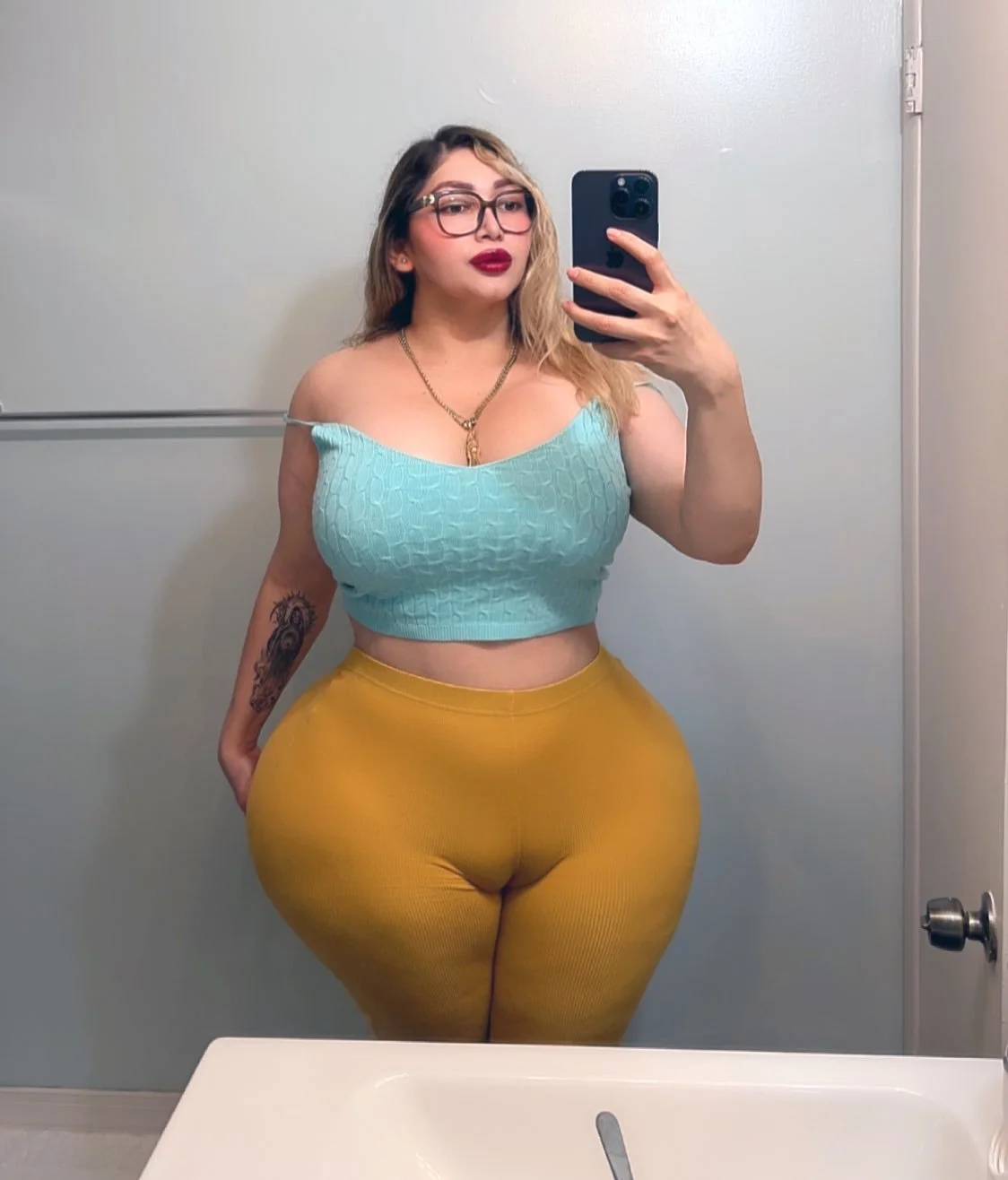 Mega hips image 9