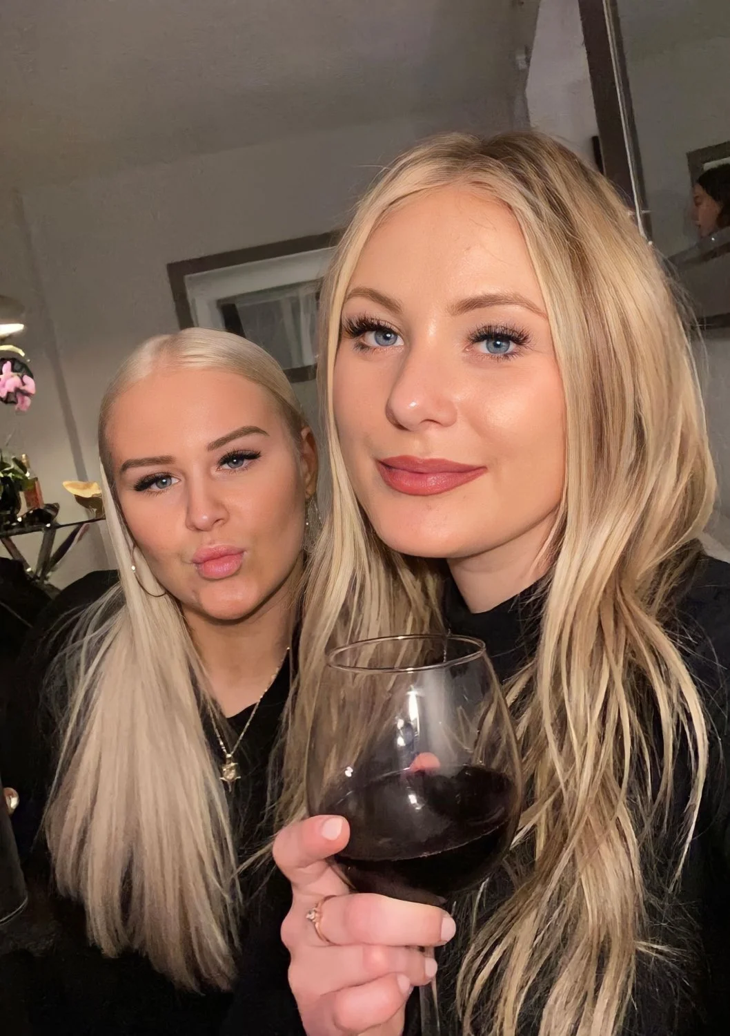 Double dose of blue eyed blondes on FacePorn Friday image 1