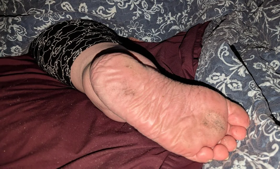 Lovely mommy meaty soles 🤤 image 4