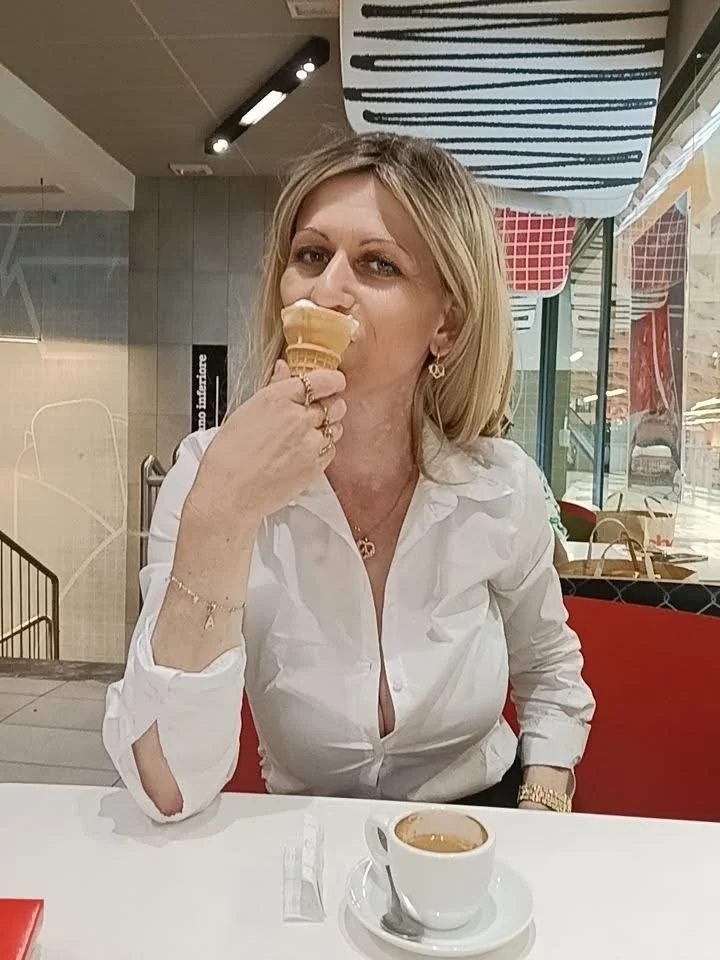 Mom make me horny, look what she made me do main image