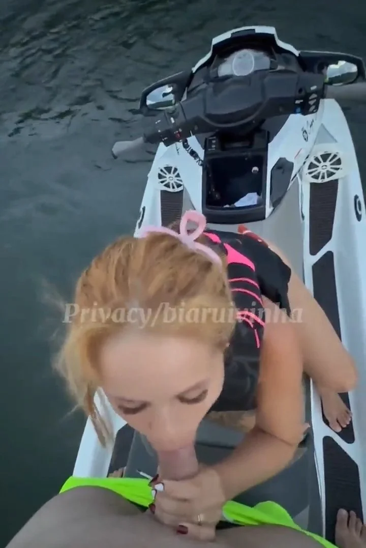 Fodendo no jet-ski image 2