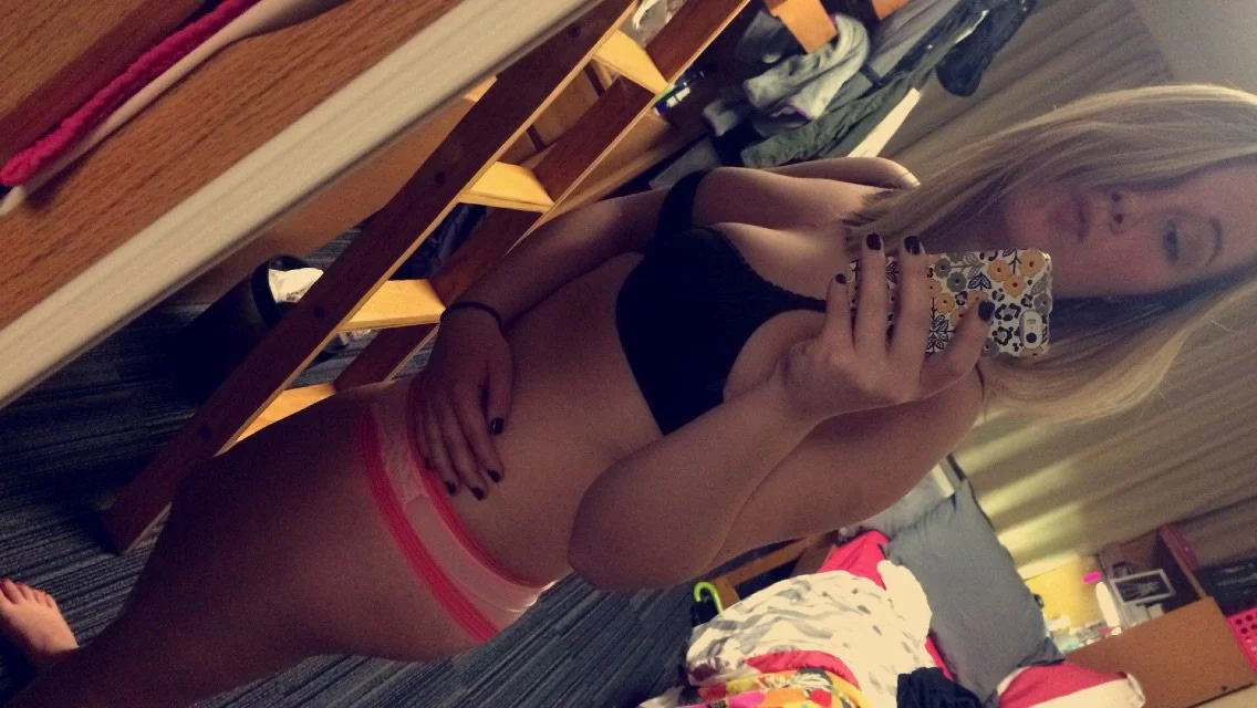 Ohio MILF Sh3lby's college days image 3