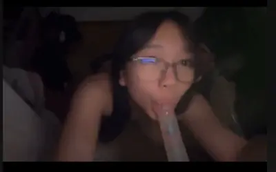 Does anyone have this asian girls leaks Dm me if you do and send them cover image