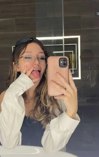 loira novinha gostosa caiu na net mostrando tudo! novinha, vazou, vazados, vazada, amador cover image