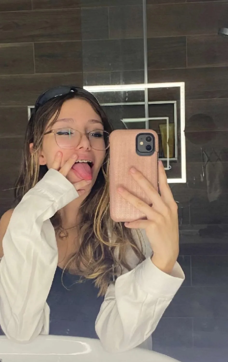 loira novinha gostosa caiu na net mostrando tudo! novinha, vazou, vazados, vazada, amador image 1
