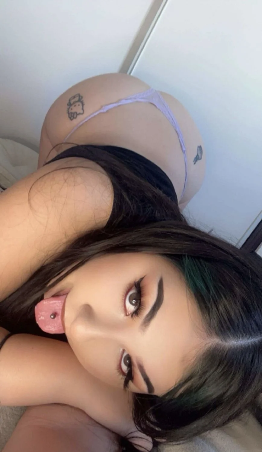 18 year old teen pt2 with huge tits and twerking main image