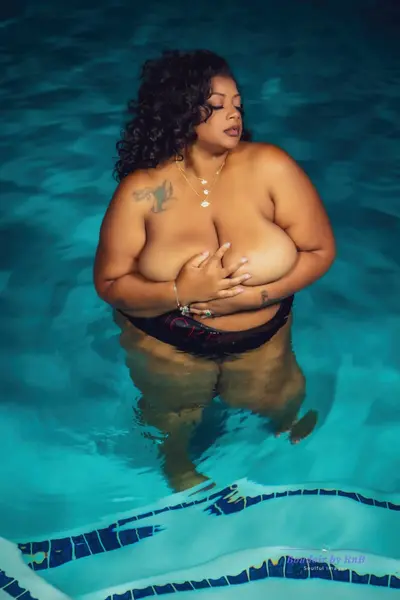 F6oUDIkWgAEt6I3 cover image