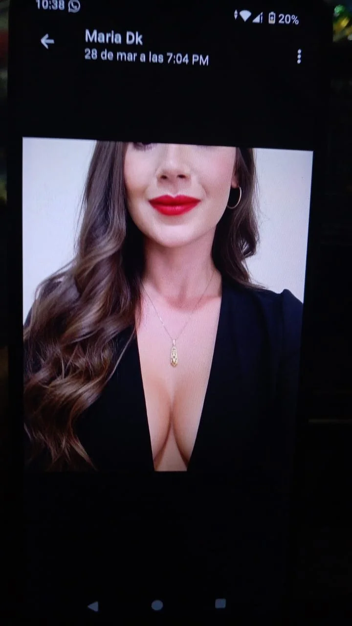 Maria DKauskov casada conductora boliviana de noticias vende contenido image 17