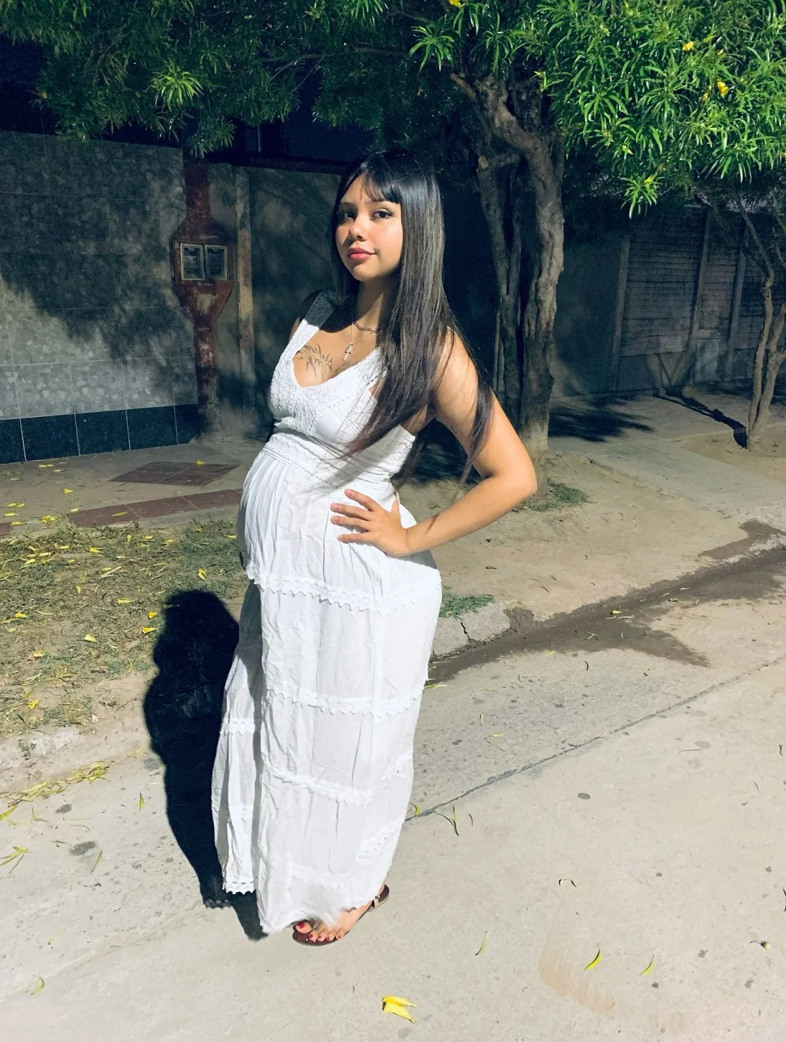 Pendeja fiestera no sabe quien la embarazó main image