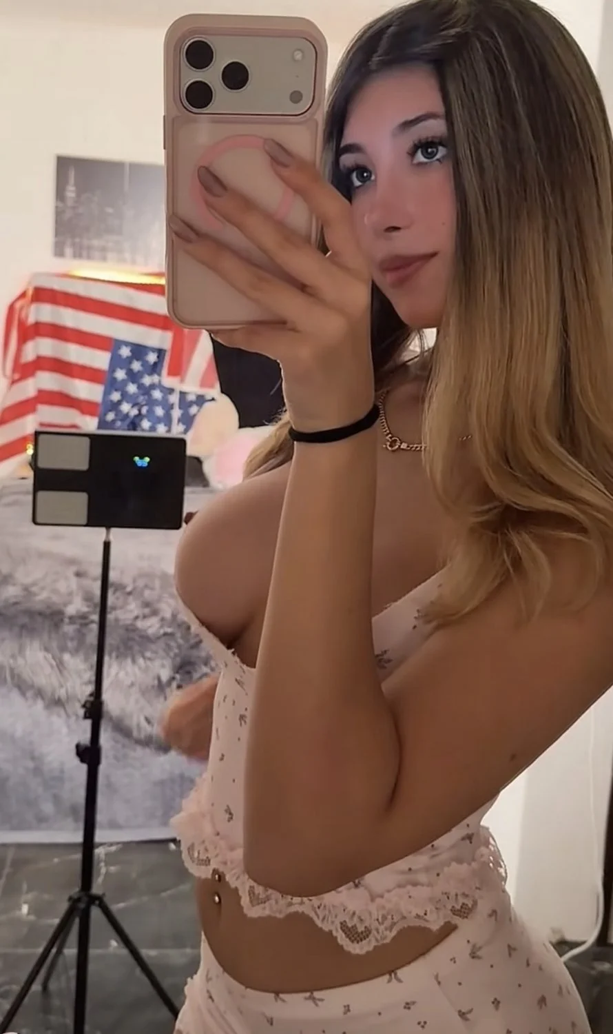 Sexi bitch main image