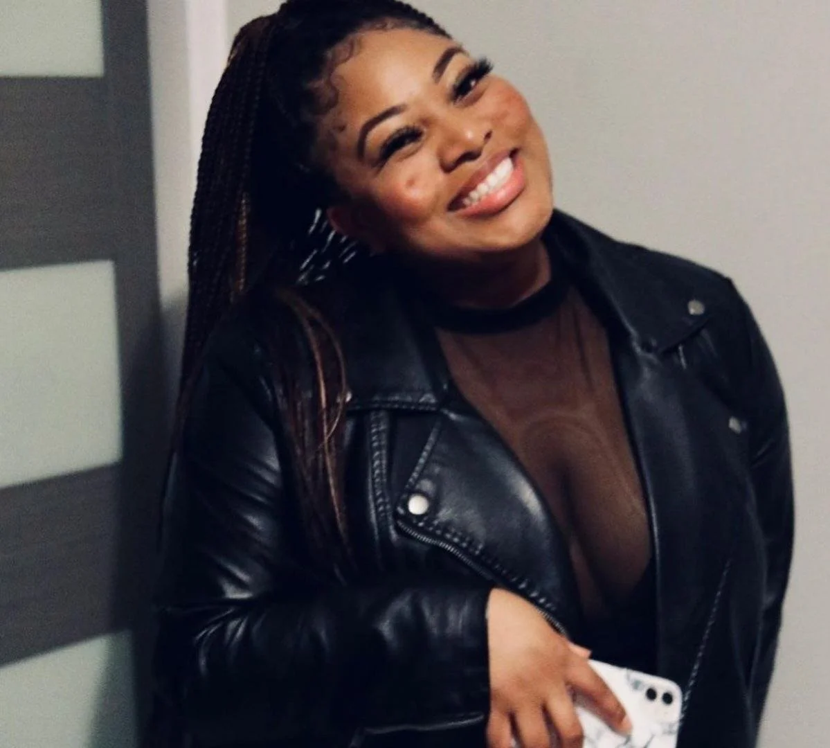 Toronto Baddie showing off her tits main image