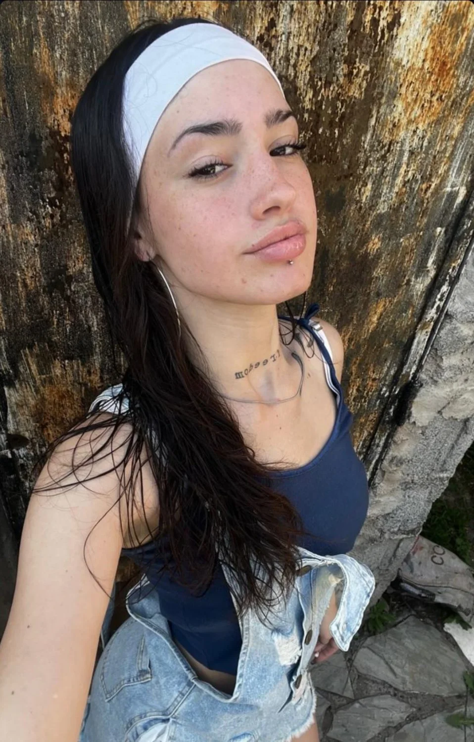 Sexy slut likes to tease image 2
