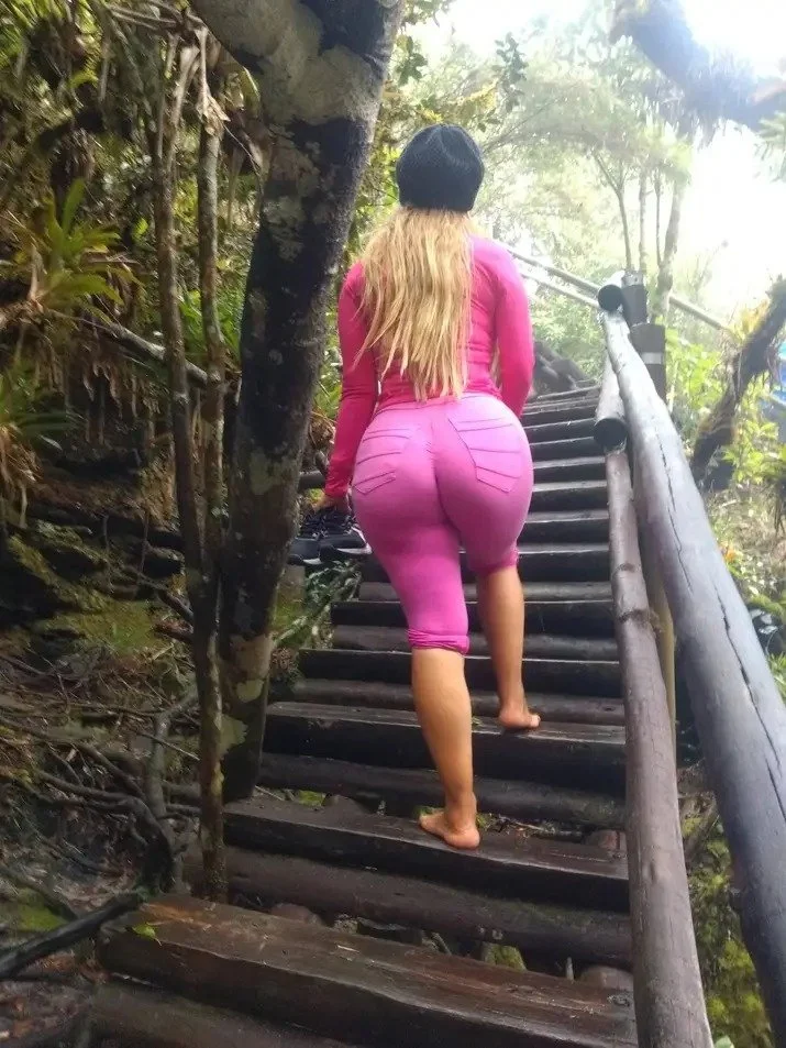 Coroa muito rabuda exibida do Facebook gi ribeiro image 17