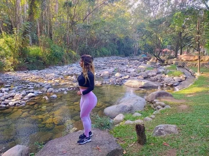 Coroa muito rabuda exibida do Facebook gi ribeiro image 18