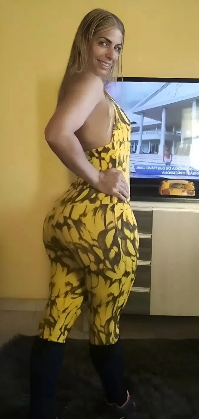Coroa muito rabuda exibida do Facebook gi ribeiro image 4