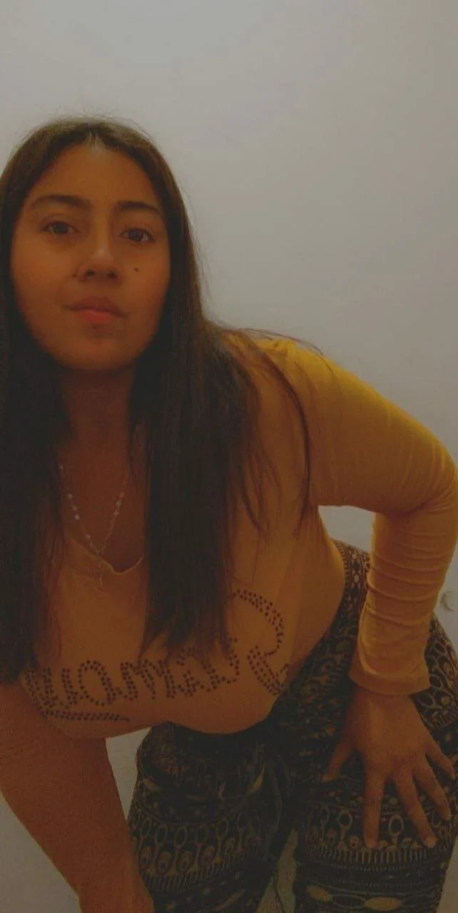 Thicc Venezuelan babe Mary Angel displays her curvy ass and huge milky tits image 14
