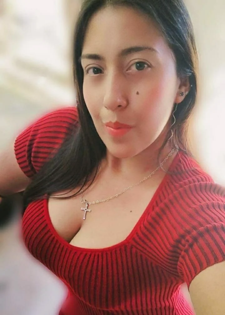 Thicc Venezuelan babe Mary Angel displays her curvy ass and huge milky tits image 3