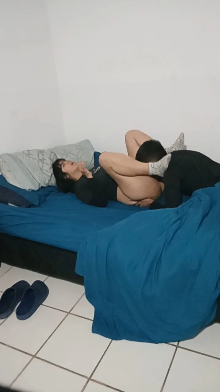 SELENA guarra se la mete sola la putita 💗 image 2